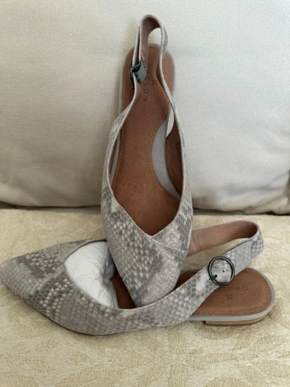 Caslon slingback